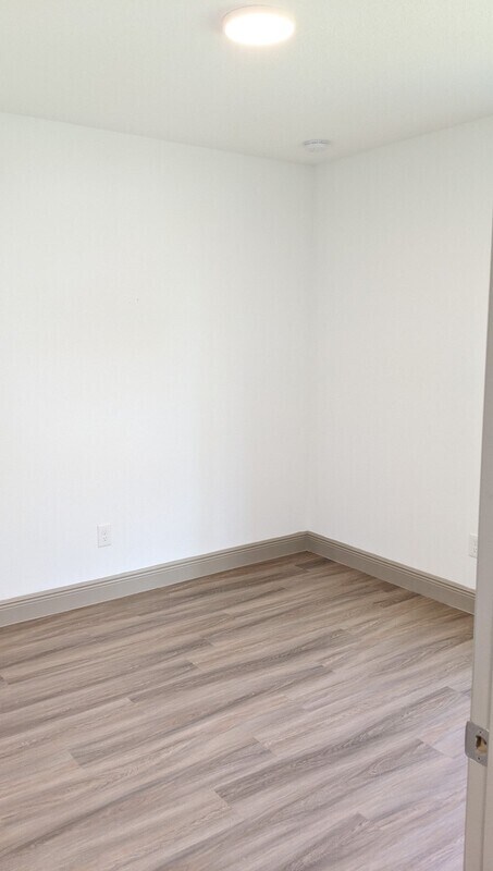Building Photo - 733 Lucaya Dr