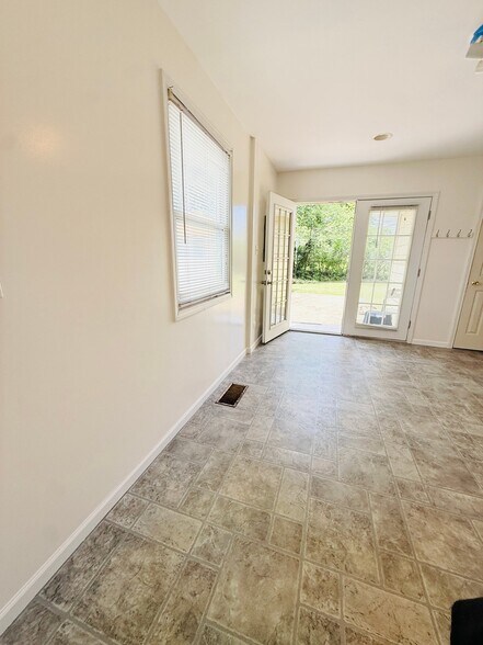Building Photo - 2904 Stork Ct