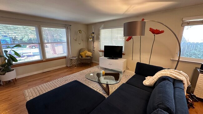 Building Photo - 2871 Loma Pl