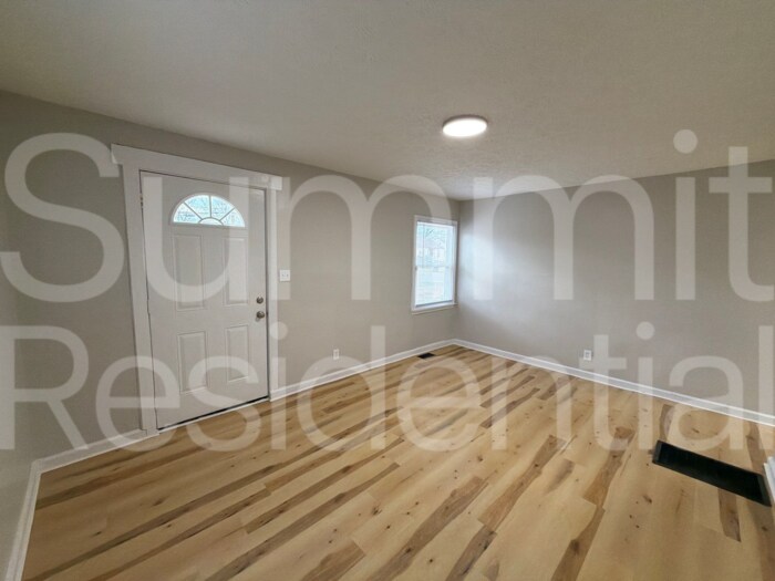 Building Photo - 3005 Linwood Ave