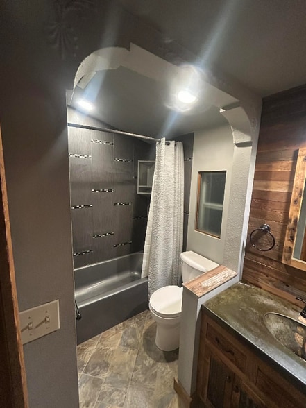 Building Photo - 1300 11th St