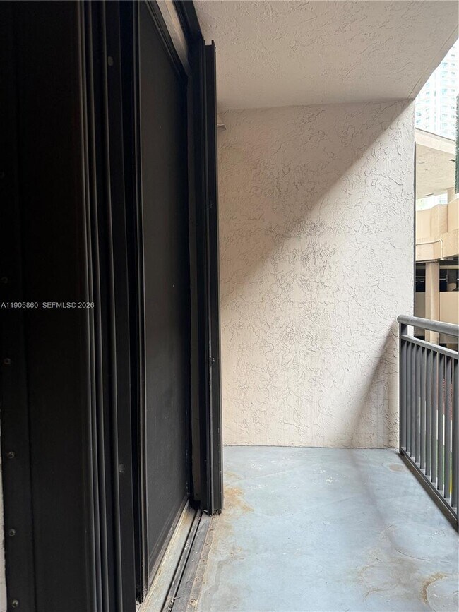 Building Photo - 540 Brickell Key Dr