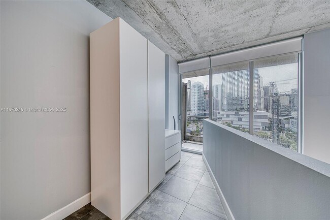 Building Photo - 690 SW 1st Ct