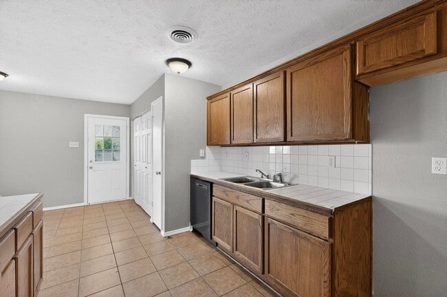 Building Photo - 6805 Newcastle Pl