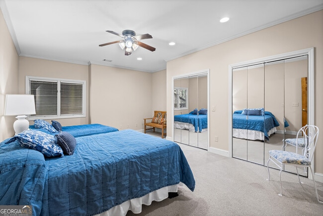 Building Photo - 339 Willow Dr