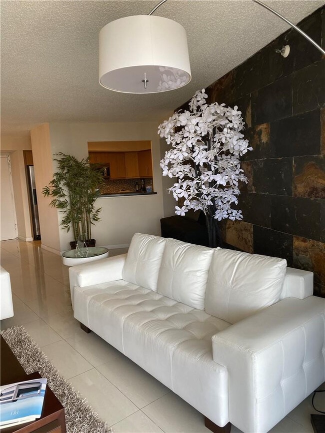 Building Photo - 3500 Mystic Pointe Dr