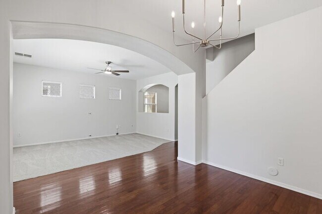 Building Photo - 4265 E Windsor Dr