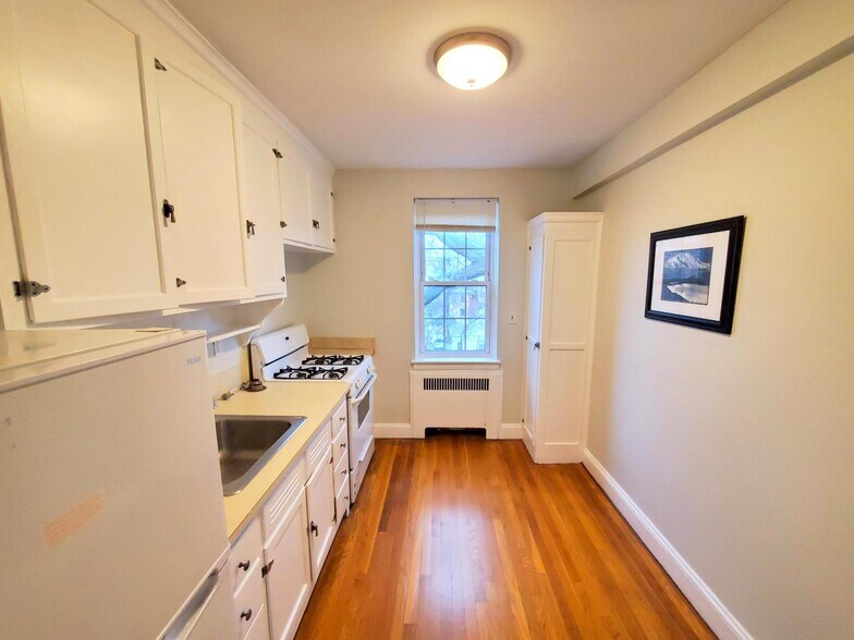 Building Photo - 16 Ware St