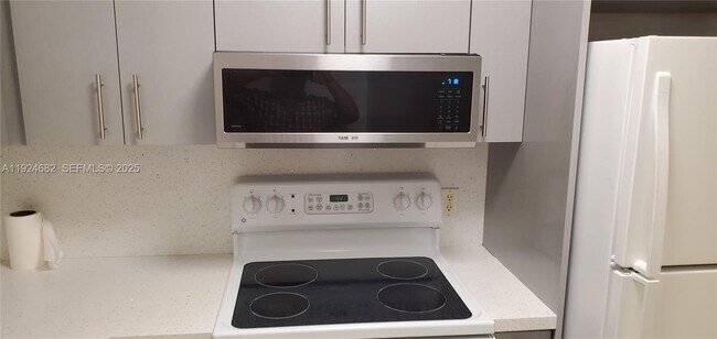 Building Photo - 400 SW 134th Way