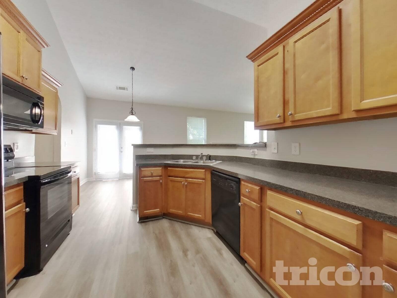 Building Photo - 5746 Lakeside Dr