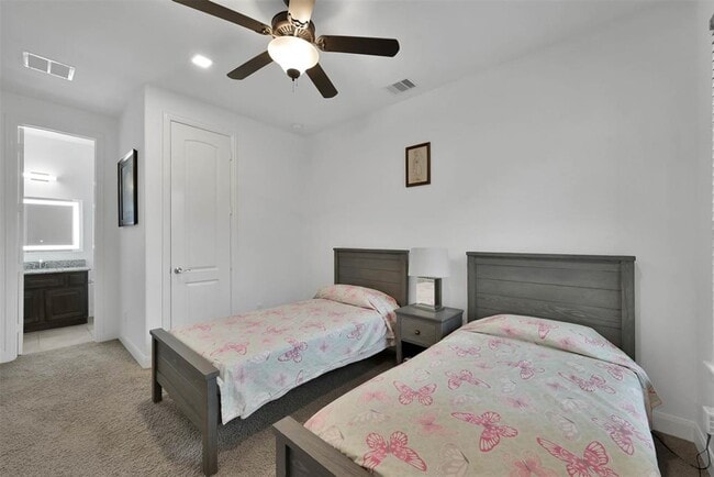 Building Photo - 51 Sandwell Place