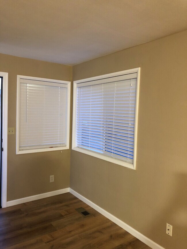 Building Photo - Nicely Remodeled 2 Bedroom 1 bath in NW Corvallis W/Storage Shed
