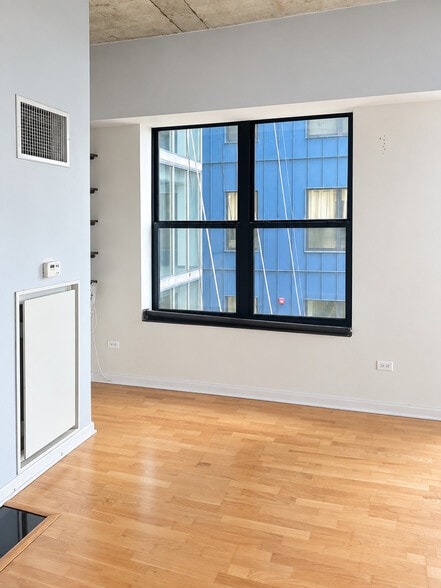 Building Photo - 1122 W Catalpa Ave
