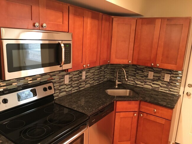 Building Photo - 415 N 41st St