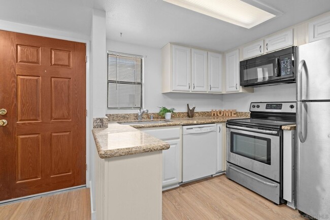 Building Photo - Upgraded 1 Bedroom, 1 Bath Townhome in Pri...