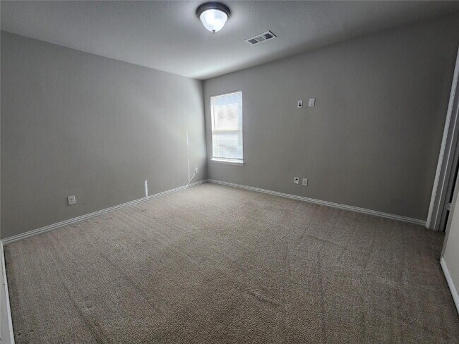 Building Photo - Spacious Home in Eagle Mountain-Saginaw