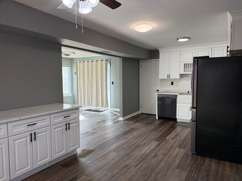 Kitchen/ Family Room - 87 Village Dr