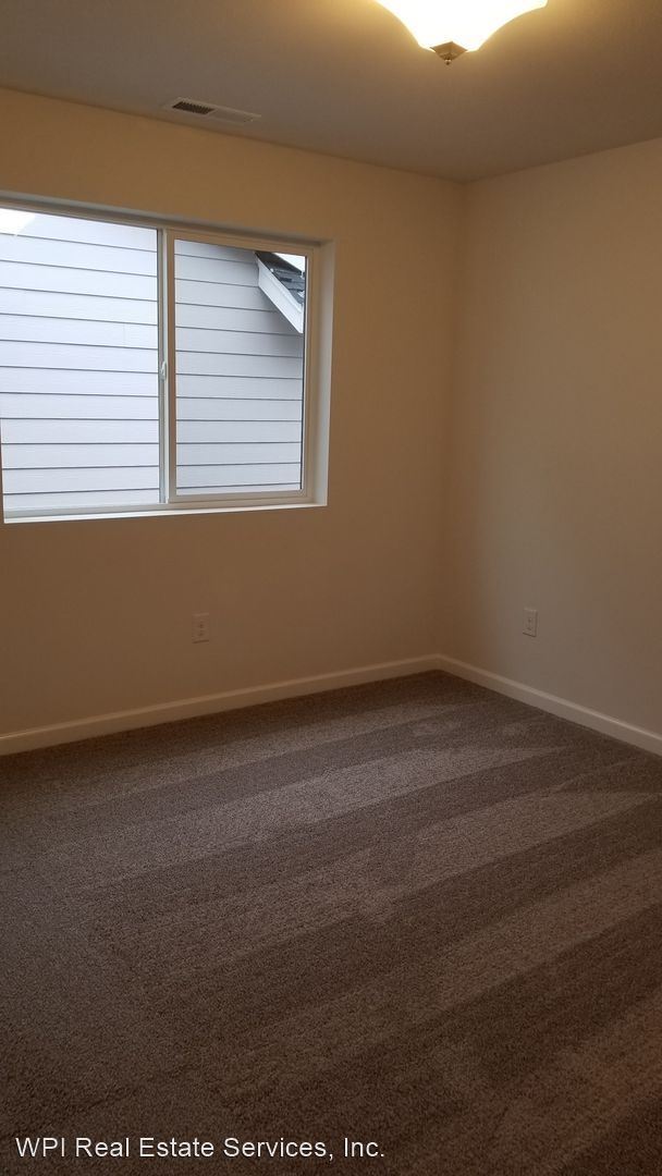 Building Photo - 4 br, 2.5 bath House - 4617 31st Ave SE Un...