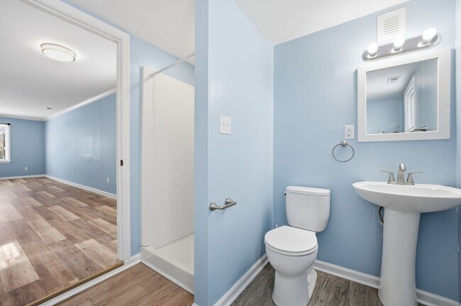 Building Photo - 723 Woodfin Rd