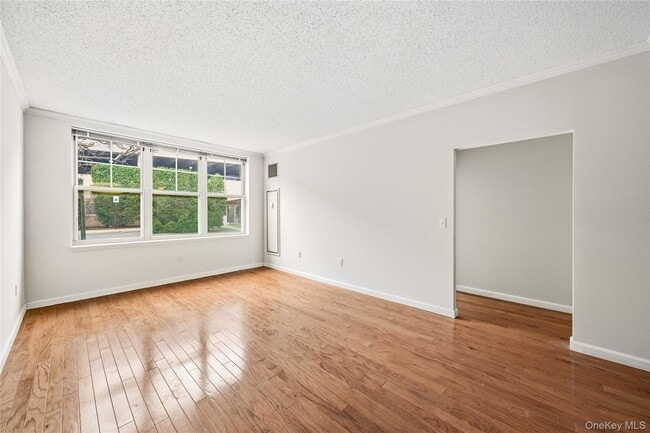 Building Photo - 300 Mamaroneck Ave