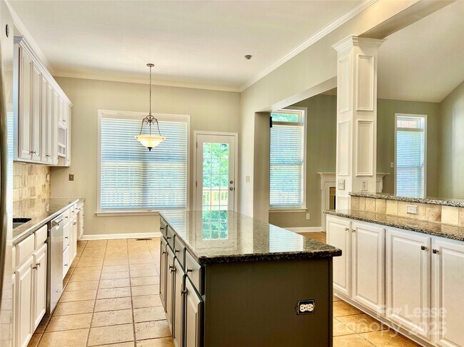 Building Photo - 811 Deercross Ln