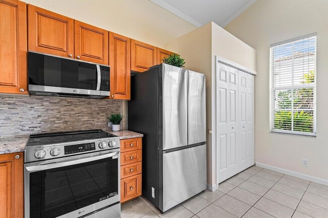 Building Photo - 7690 Hummingbird Ct