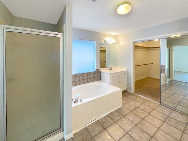 Building Photo - 1703 Amber Skyway Cove