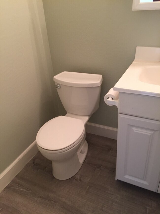 Building Photo - 136 Arana Dr