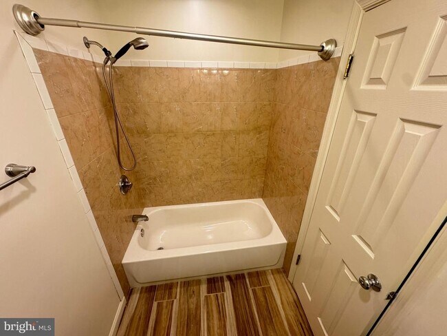 Building Photo - 9250 Three Oaks Dr