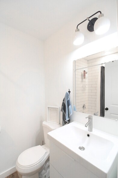 Building Photo - 1314 Orren St NE