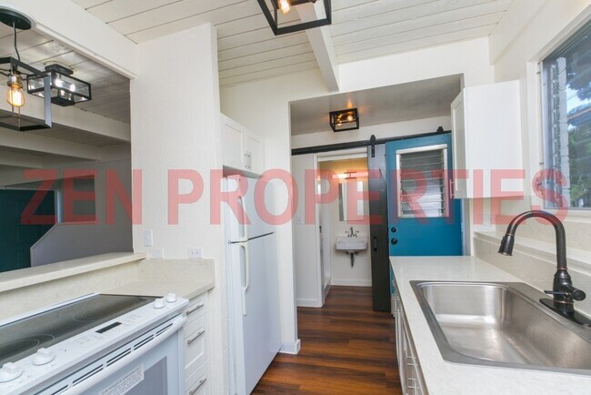 Building Photo - 1379 Hunakai St