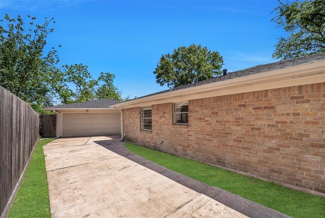 Building Photo - 1727 Shannon Valley Dr