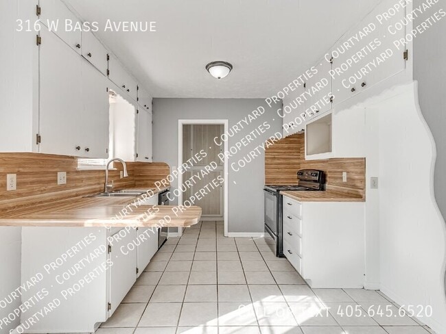 Building Photo - 316 W Bass Ave
