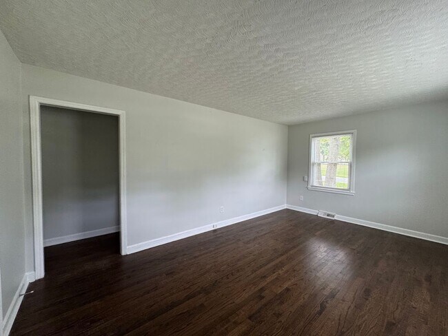 Building Photo - 3bed/1bath House in Greensboro - $1395/month