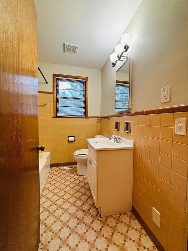 Building Photo - 126 Cottage Ln