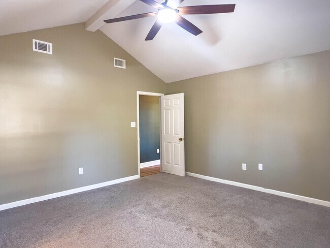 Building Photo - 4196 Hedgerow Ln