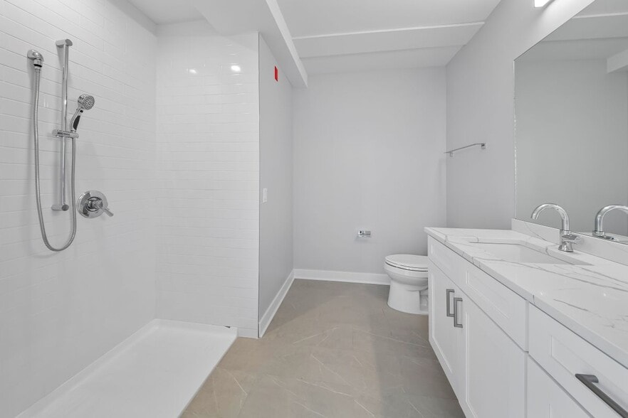 Building Photo - 4637 N Ashland Ave