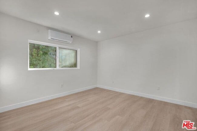 Building Photo - 10880 Tennessee Ave