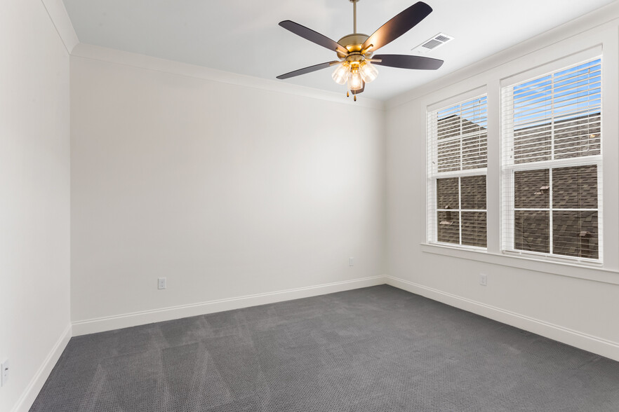 Building Photo - 10750 Moss Grove Ln