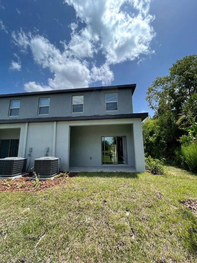 Building Photo - 23213 Willow Glen Way