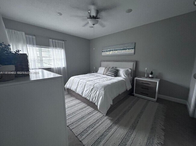 Building Photo - 51 N lakeshore Dr