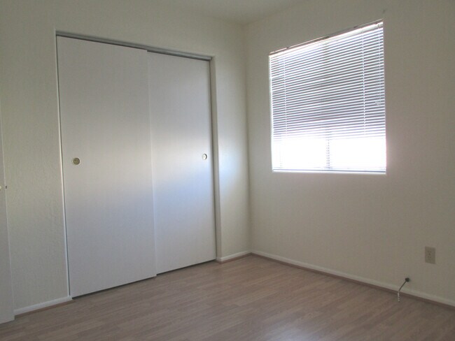 Hall BR - 631 N Sartillion Ave