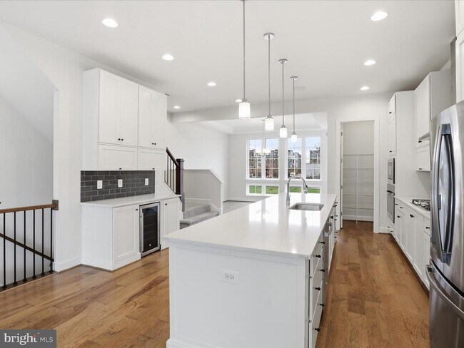 Building Photo - 20305 Savin Hill Dr