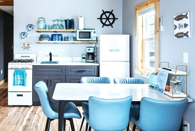 Building Photo - 16 Riverview Ter