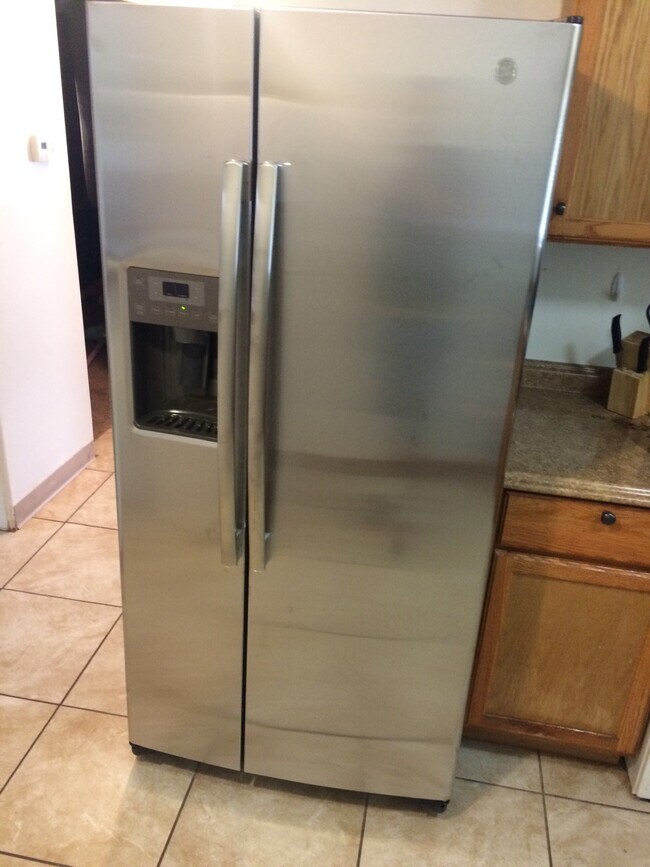 Building Photo - 140 Elm St