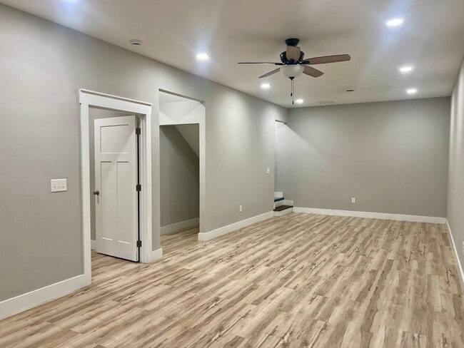 Building Photo - Beautiful home 3 minutes from ETSU!