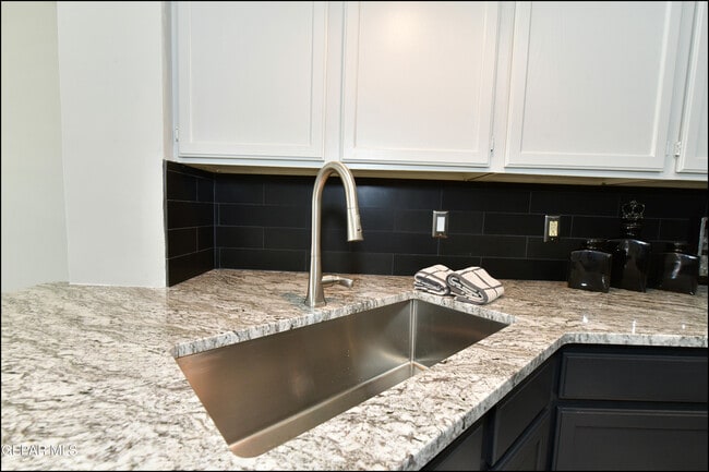 Building Photo - 31 Stratford Hall Cir