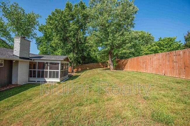 Building Photo - 10837 Dineen Dr