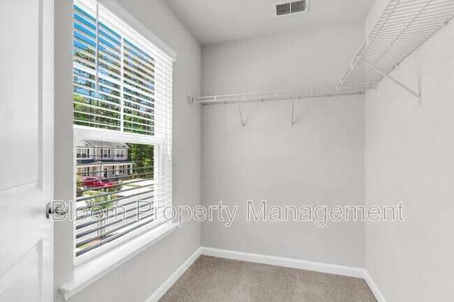 Building Photo - 159 Spencer Cir