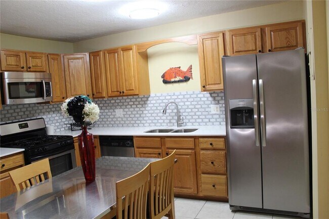 Building Photo - 1700 SW 16th Ct